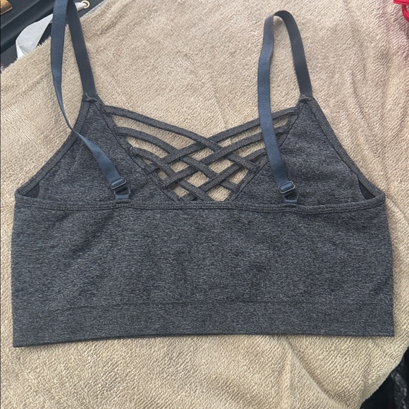Set of 2 Strappy Lattice Front Sports Bras - Heather Grey & Red - Picture 5 of 5